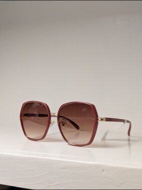 NWT Guess Oversized Butterfly Sunglasses Red 66F